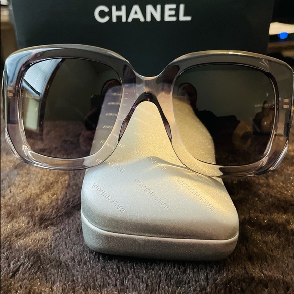 Brand New Oversized Balenciaga Sunglasses - Picture 5 of 10